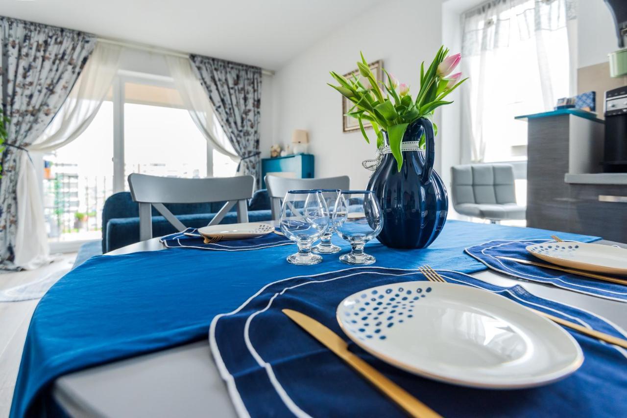 Appartement Lovely Chic Studio, On A Beautiful Promenade à Braşov Extérieur photo